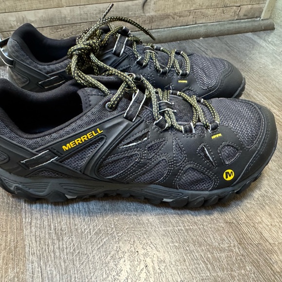 Merrell Black Athletic Shoes with Rugged Design - Picture 1 of 6